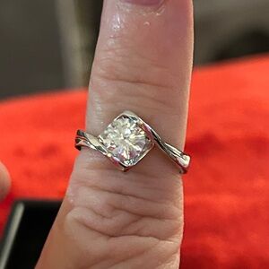Round Moissanite Diamond light‎ green ring size 6